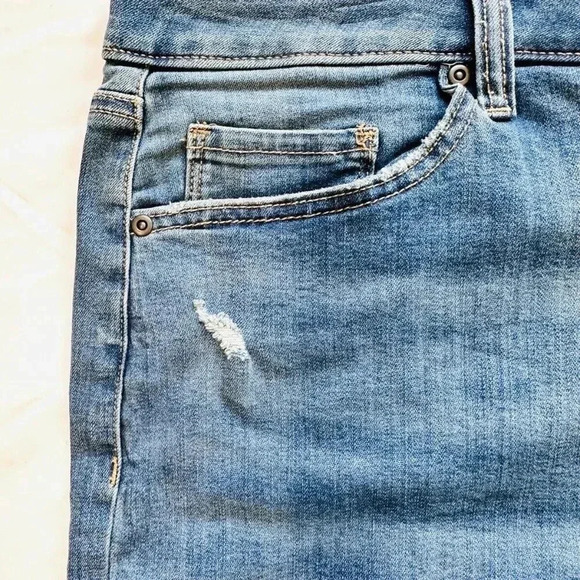 NWT SONOMA Women High Rise Blue Rolled Cuff Distressed Blue Jean Shorts Size 24W - Picture 2 of 7
